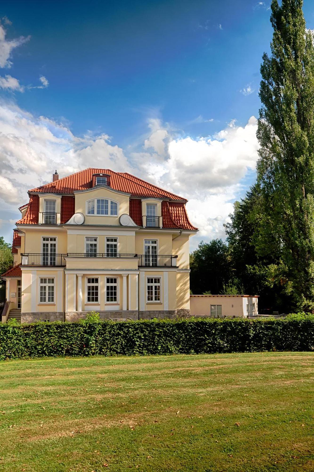 Hotel Dirks Am Schloss Bad Pyrmont Exterior photo